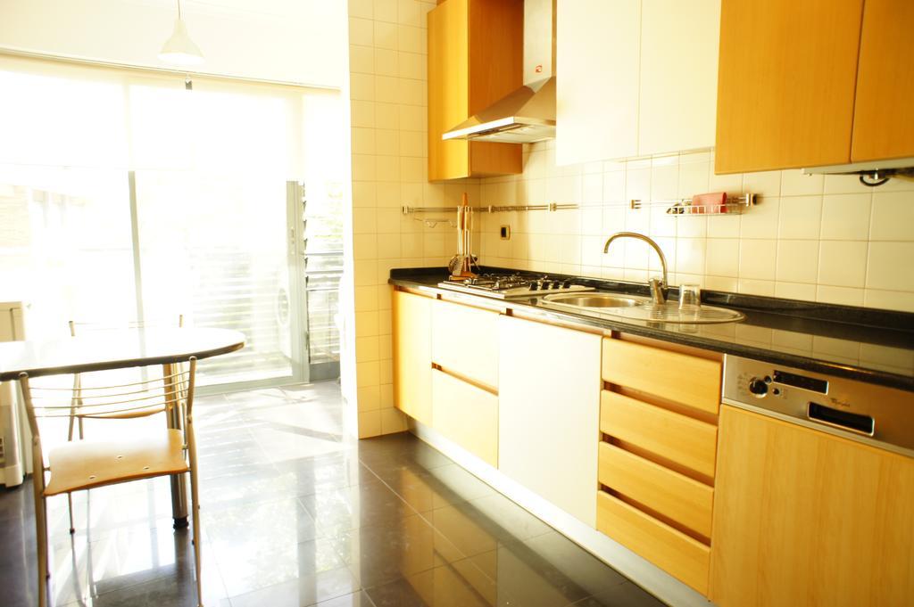 Modern Apartment Near The Bridge Lisbona Esterno foto